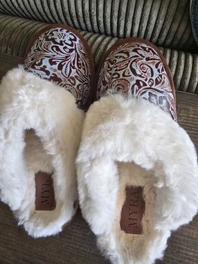 Myra Slippers